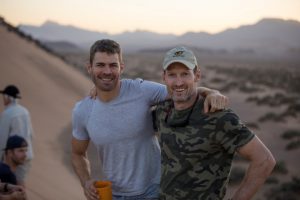 Johan Maree mit einem Freund in Namibia 