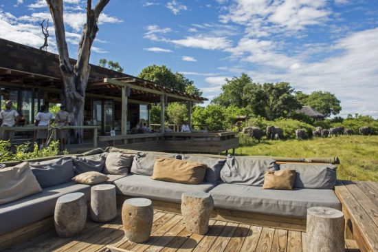 Vumbura Plains Camp et sa terrasse extérieure au coeur du delta de l'Okavango Delta