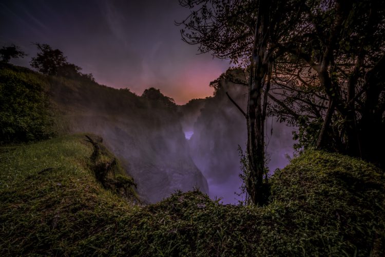 Wasserfalll mit Sternenhimmel in Uganda